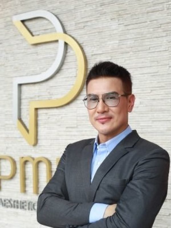 คุณเมธี-นักแสดง.jpg